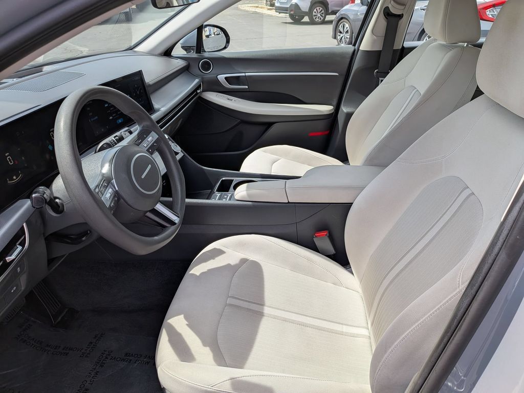 Used 2025 Hyundai Sonata SEL FWD image 15