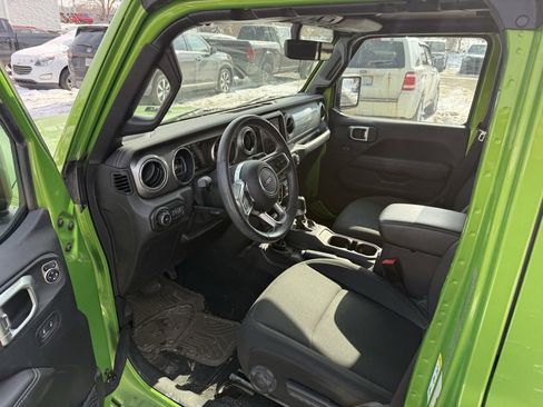 Used 2019 Jeep Wrangler Unlimited Sahara image 7