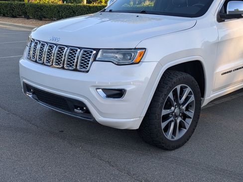 Used 2017 Jeep Grand Cherokee Overland AWD/4WD image 10