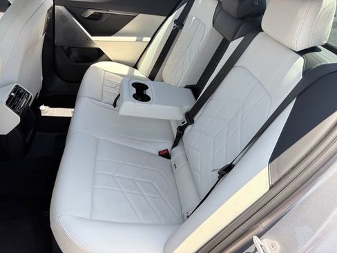 Used 2025 BMW 530i RWD image 19