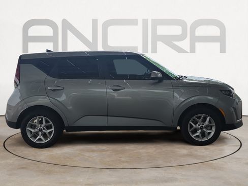 Certified 2025 Kia Soul LX w/ LX Technology Package FWD image 9