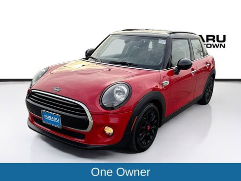 Used 2019 MINI Cooper 4-Door Hardtop w/ Signature Upholstery Package image 3