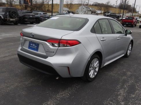 Used 2023 Toyota Corolla LE image 7