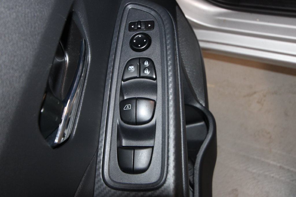 Used 2025 Nissan Versa SV FWD image 6