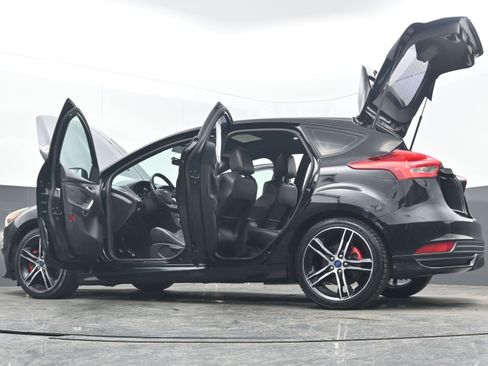 Used 2016 Ford Focus ST w/ Equipment Group 401A image 40