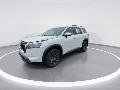 Certified 2024 Nissan Pathfinder SV image 4