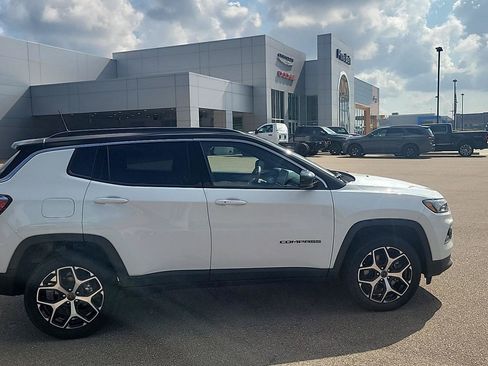 Certified 2025 Jeep Compass Limited AWD/4WD image 4