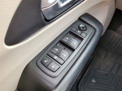 Certified 2020 Chrysler Pacifica Limited w/ Advanced Safetytec Group image 28