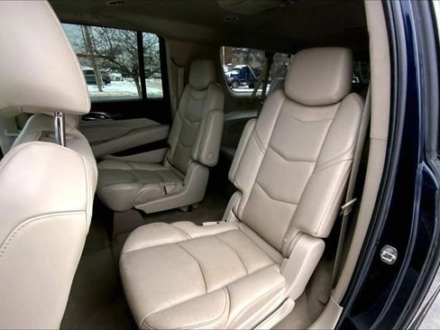 Used 2019 Cadillac Escalade ESV Luxury image 25