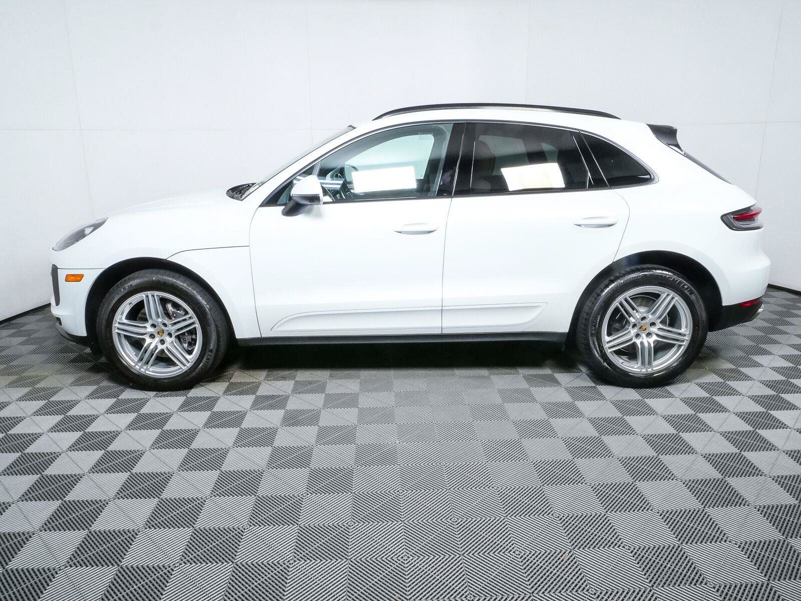 Certified 2021 Porsche Macan AWD/4WD image 2