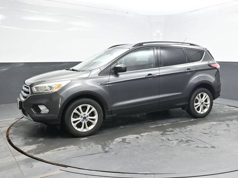 Used 2017 Ford Escape SE w/ Equipment Group 201A AWD/4WD image 3