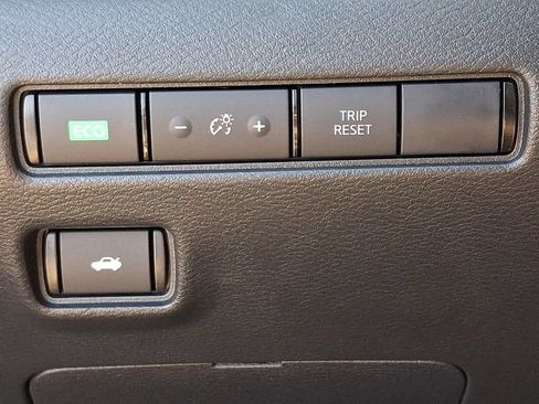 Certified 2023 Nissan Sentra SV FWD image 24
