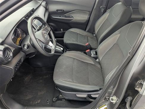 Used 2020 Nissan Kicks S image 15