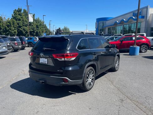 Used 2018 Toyota Highlander SE AWD/4WD image 5
