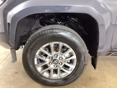 Used 2024 Toyota Tacoma Limited w/ Limited Package (LT) AWD/4WD image 27