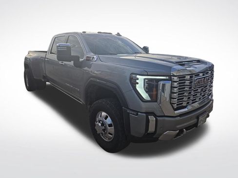 Used 2025 GMC Sierra 3500 Denali w/ Denali Reserve Package AWD/4WD image 2