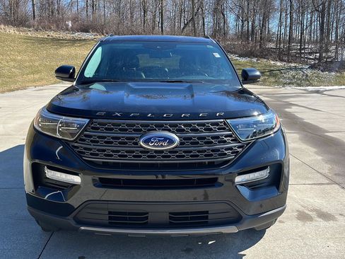 Used 2023 Ford Explorer XLT w/ Equipment Group 202A image 2