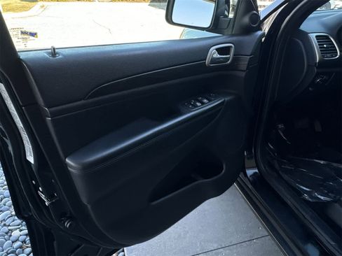 Certified 2020 Jeep Grand Cherokee Laredo image 29