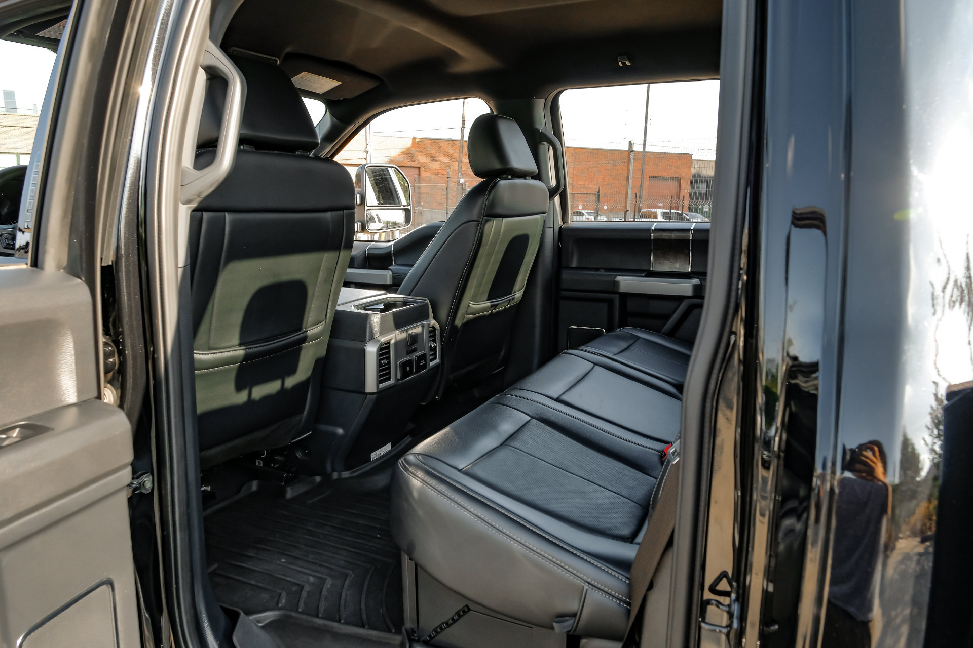 Used 2022 Ford F350 Lariat w/ Black Appearance Package AWD/4WD image 46