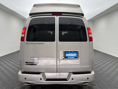 Used 2023 Chevrolet Express 2500 Extended RWD image 9