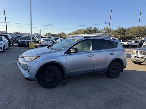 Used 2017 Toyota RAV4 LE image 8