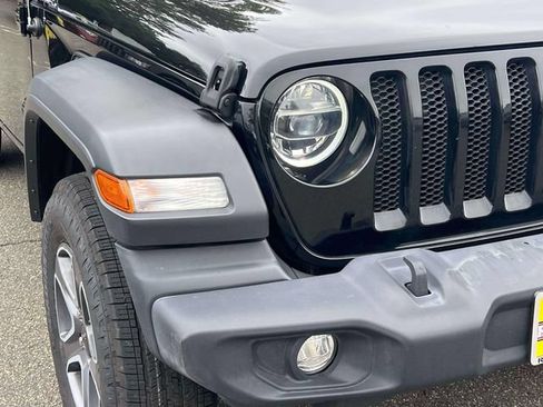 Used 2022 Jeep Wrangler Unlimited Sport AWD/4WD image 10