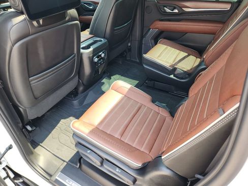 Used 2023 GMC Yukon XL Denali Ultimate w/ LPO, Floor Liner Package AWD/4WD image 35