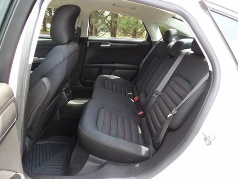 Used 2016 Ford Fusion SE w/ Equipment Group 201A FWD image 10