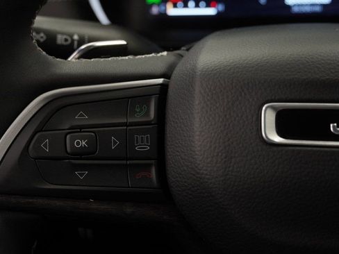 Used 2023 Jeep Grand Cherokee Limited w/ Black Appearance Package image 32