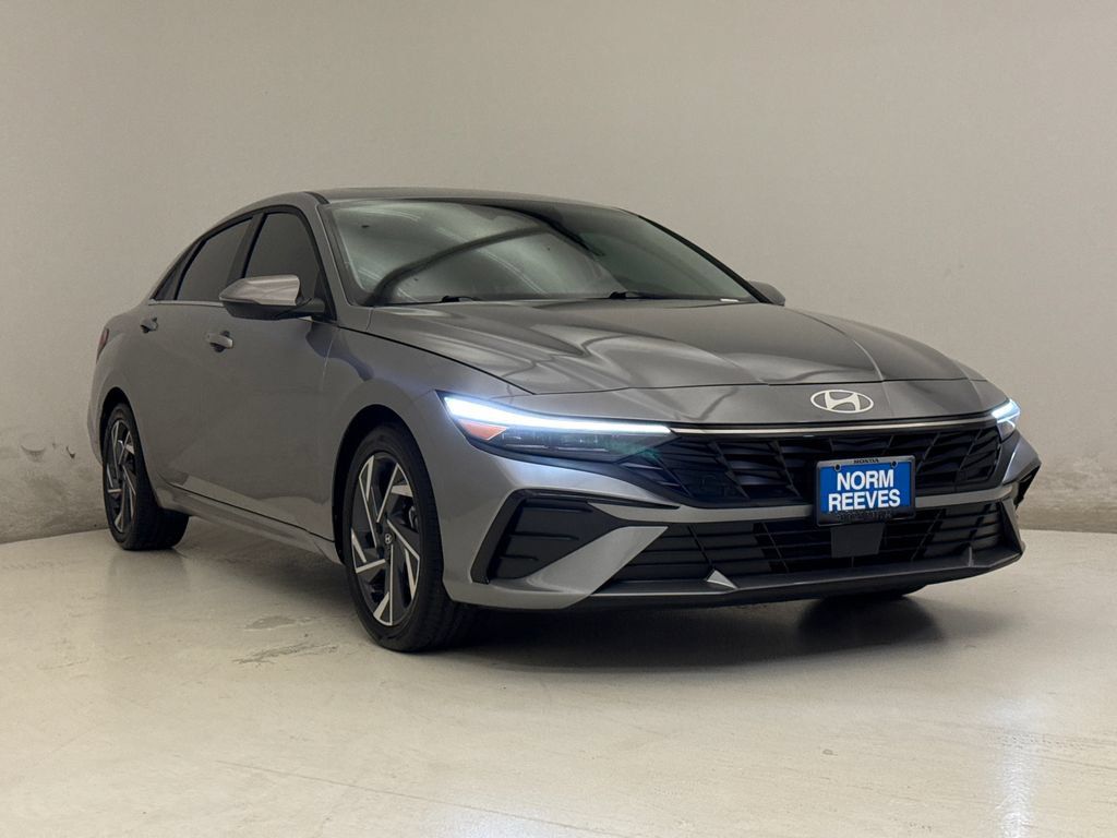Used 2026 Hyundai Elantra Limited FWD image 4