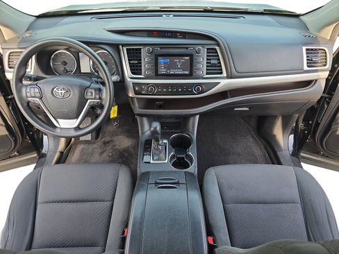 Used 2018 Toyota Highlander LE FWD image 9