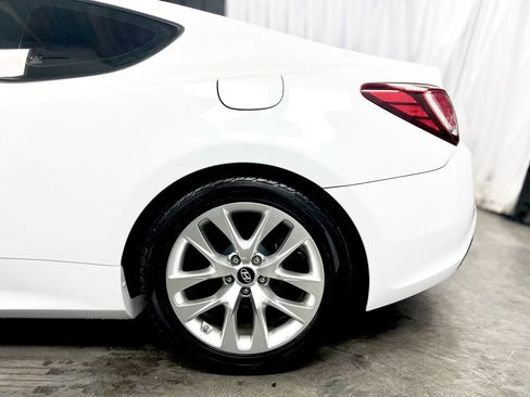 Used 2016 Hyundai Genesis 3.8 image 10