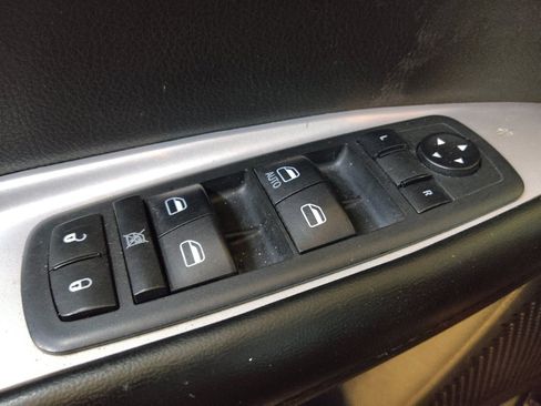 Used 2020 Dodge Journey SE w/ Blacktop Package FWD image 27