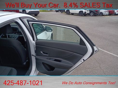 Used 2022 Hyundai Elantra SE FWD image 13