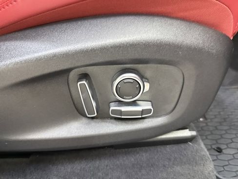 Used 2023 Jaguar F-PACE SVR image 33