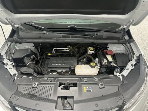 Used 2019 Chevrolet Trax LT w/ LT Convenience Package AWD/4WD image 16