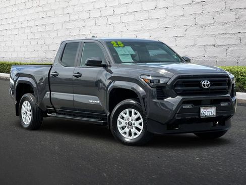 Used 2025 Toyota Tacoma SR5 AWD/4WD image 2