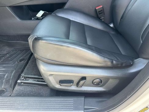 Used 2021 Nissan Rogue SV w/ Premium Package FWD image 18
