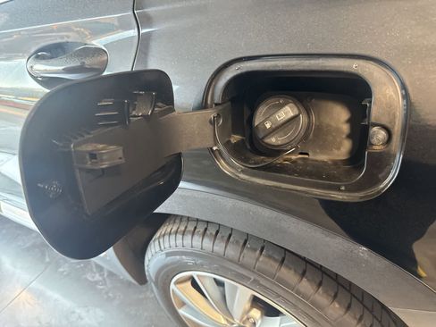 Used 2020 Hyundai Santa Fe SEL w/ Convenience Package image 11