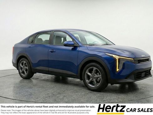 Used 2025 Kia K4 LXS image 1