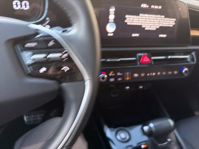 Used 2024 Kia Niro EX Touring FWD image 29