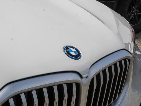 Used 2025 BMW X5 xDrive50e AWD/4WD image 11