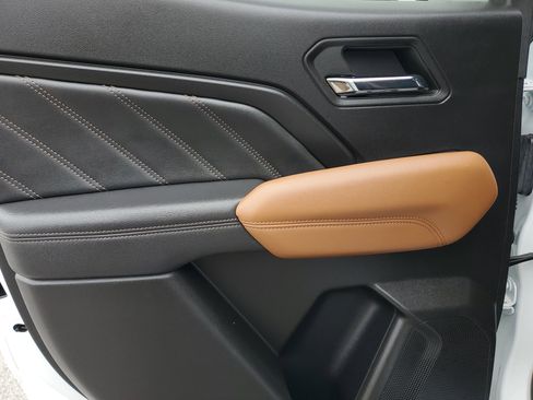 Used 2024 GMC Canyon AT4 image 12