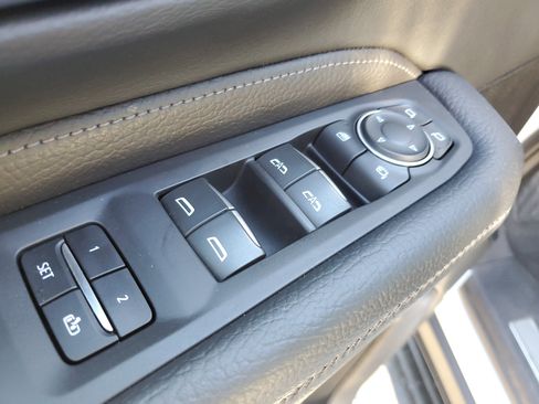 Used 2024 GMC Yukon XL Denali image 18