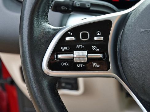 Used 2022 Mercedes-Benz GLB 250 w/ Premium Package image 9