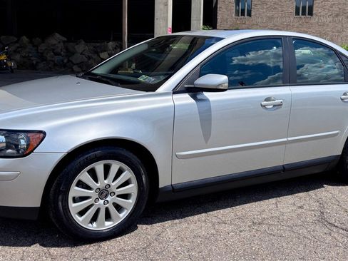 Used 2004 Volvo S40 2.4i FWD image 1
