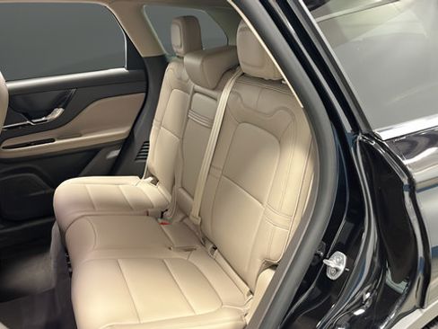 Used 2024 Lincoln Corsair AWD image 11