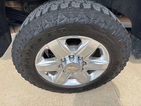 Used 2022 Chevrolet Silverado 2500 LTZ w/ LTZ Plus Package AWD/4WD image 22