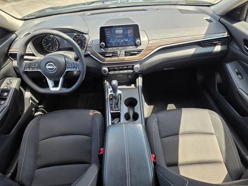 Used 2025 Nissan Altima 2.5 SV FWD image 35
