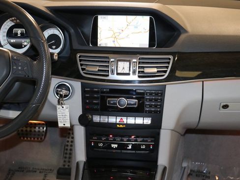 Used 2015 Mercedes-Benz E 350 Sedan image 23